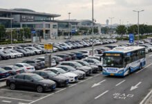 美国机场长期停车省钱全攻略:官方 $30/天 vs 第三方 $10/天 vs Uber 怎么选-美国通