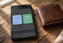Checking 和 Savings 到底怎么分工?美国银行账户配置实战:利率、月费、FDIC 与资金动线-美国通
