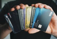 年费信用卡福利用不满?什么时候降级、什么时候直接关卡最划算-美国通