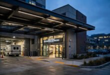美国看急诊别跑错地方：ER vs urgent care 费用差 10 倍，什么情况去哪-美国通