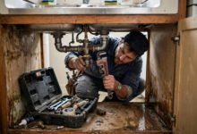 半夜水管爆了叫谁?emergency plumber 收费标准、找靠谱水管工与防坑全解-美国通