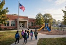 美国公立学校选校与入学指南:学区划分、评分、疫苗与 ESL-美国通