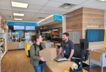 Amazon 买错了能退吗?30 天退货窗口、免费退货点与退款时间线-美国通