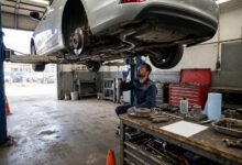 修车报价单 labor 和 parts 怎么看?Diagnostic fee、OEM vs 副厂件二选一与砍价话术-美国通