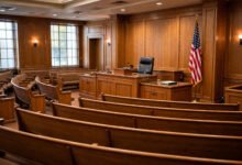 加州交通罚单出庭抗辩准备:Trial de Novo 流程、证据清单与常见抗辩点-美国通