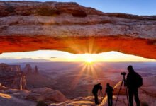 峡谷地国家公园 Mesa Arch 日出:为什么摄影师都 5 点起床去抢机位-美国通