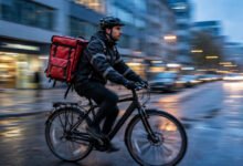 DoorDash 送餐出事故谁赔:平台 $1M 第三方责任险与职业意外险保障-美国通