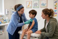2026 年 CDC 儿童疫苗时间表大改后怎么办?11 种常规疫苗、入学要求与分期打实务-美国通