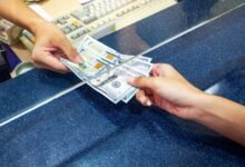 大额 $10 万汇款:分批汇 vs 一次汇,申报线怎么卡?-美国通
