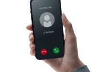 冒充 USCIS 和 ICE 的电话短信诈骗:5 个识别特征-美国通