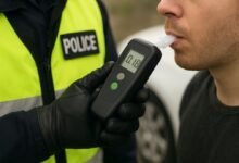 DUI 吹气还是抽血:两种测试的误差、后果与选择策略-美国通