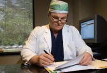 手术前 prior authorization 到底谁负责办?医生、保险与病人分工全解-美国通