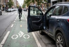 开车门撞到骑车人(Dooring):司机全责吗?责任划分与索赔-美国通
