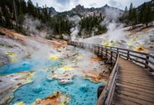 拉森火山国家公园:Bumpass Hell步道、冬季封路与地热区游览实务-美国通