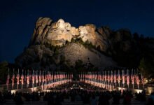 总统山晚上值得去吗？Evening Lighting Ceremony 时间、占座与停车实务-美国通