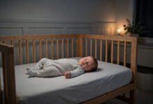 美国婴儿安全睡眠 ABCs:AAP 指南、仰睡、同床禁忌与 SIDS 预防全解-美国通