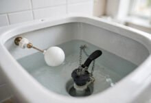 马桶水箱一直流水?flapper 老化 10 分钟自己换好-美国通