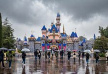 加州迪士尼下雨天怎么玩?冬季雨季室内项目清单与闭园规则-美国通