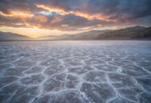 死亡谷 Badwater 盐滩:北美最低点日出、盐多边形机位与夏季高温禁行实务-美国通