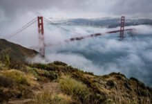 旧金山金门大桥徒步怎么走？Batteries to Bluffs 步道、Fort Point 机位与大风实务-美国通