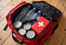 美国地震应急包放什么:FEMA 建议清单、水和电池多久换一次-美国通