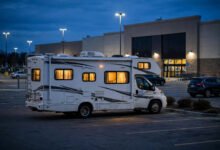 Walmart 停车过夜：自驾房车免费过夜，规则与安全-美国通