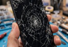 手机碎屏了修还是换?AppleCare+、运营商保险、第三方维修店三选一算账-美国通