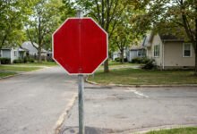Stop sign 没停全被罚:加州 rolling stop 罚单 $238、1 分与申诉办法-美国通