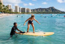 夏威夷 Waikiki 冲浪课怎么选?新手第一次冲浪全流程指南-美国通